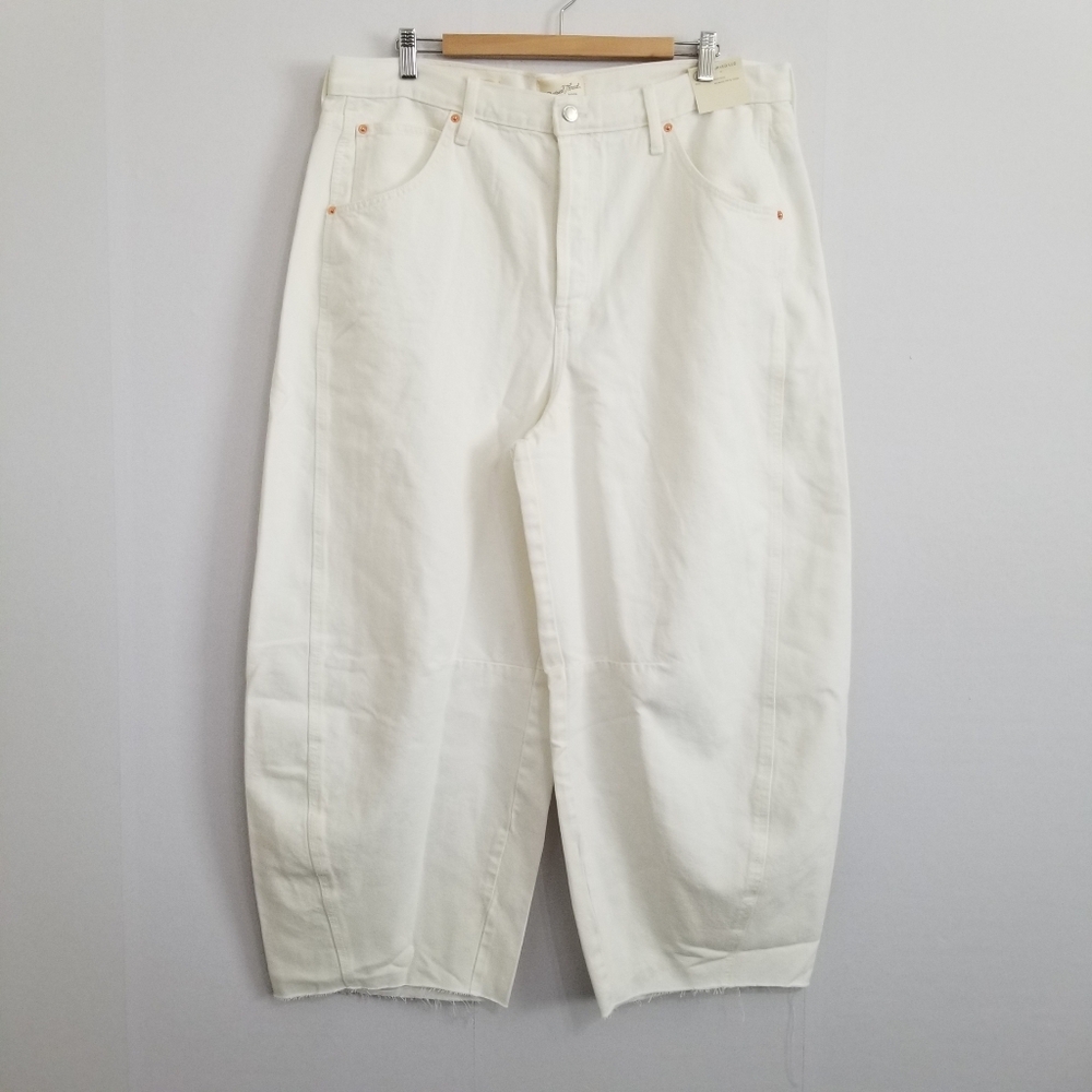 Universal Thread Cream Wide-Leg Jeans — High Rise Flare - Picture 2 of 9